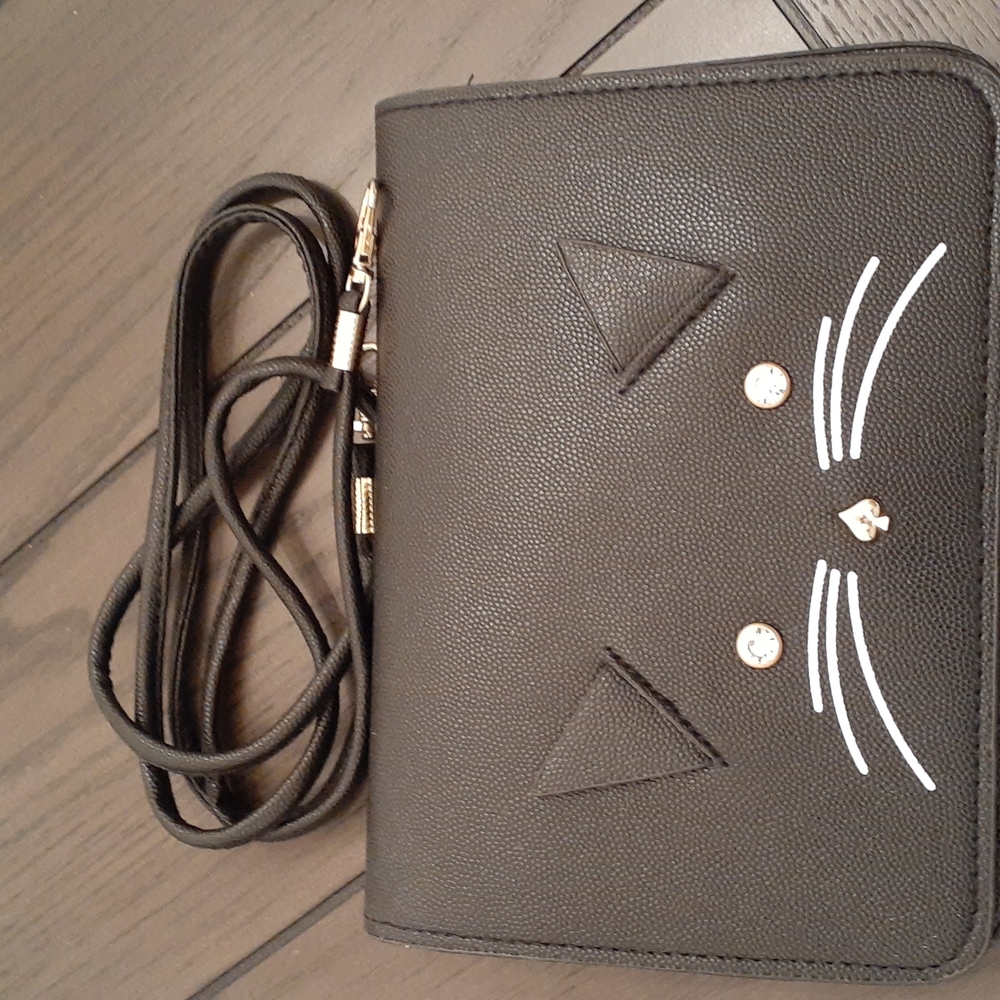 Small pouch with strap - Picture 2 of 2